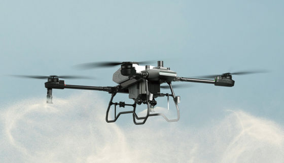 Q100 Agricultura Drone para pulverização de fertilizantes e pesticidas 13,8m/s Drone controle remoto